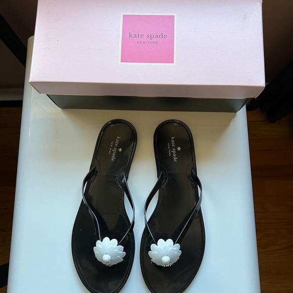 Kate Spade Black and White Sandals with Flower Decoration - Picture 2 of 5